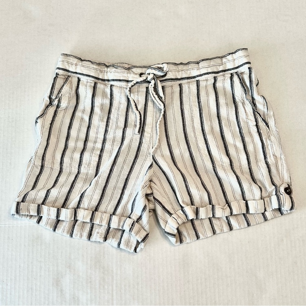 Per Se White and Blue Linen Beach Resort Shorts with Drawstring and Relaxed Fit